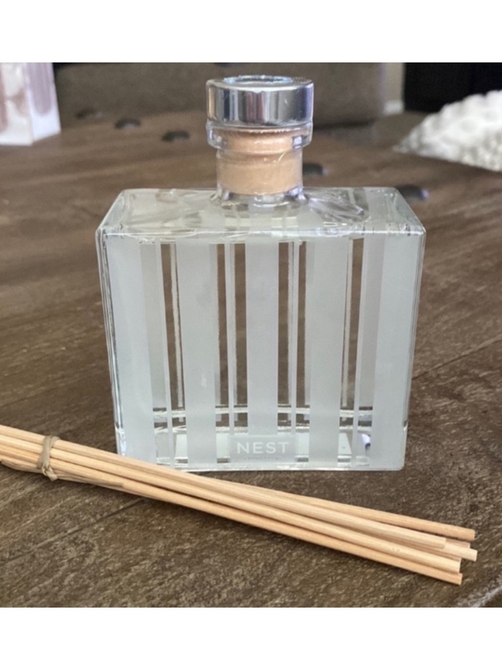 NEST Fragrances CASHMERE SUEDE REED DIFFUSER 5.9 fl oz New
Sealed No Box